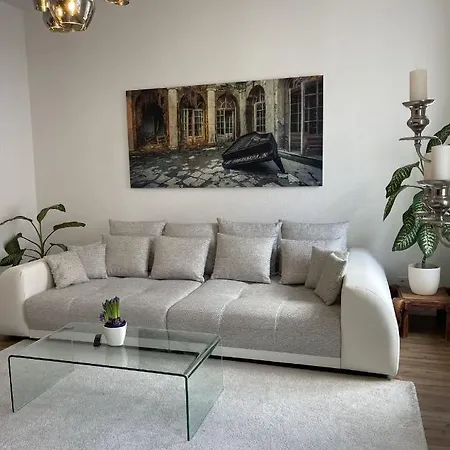 Attraktive Wohnung Mit Balkon Zum Gruenen Hinterhof Schwerin  Zewnętrze zdjęcie