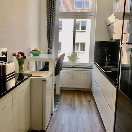 Attraktive Wohnung Mit Balkon Zum Gruenen Hinterhof Schwerin  Zewnętrze zdjęcie
