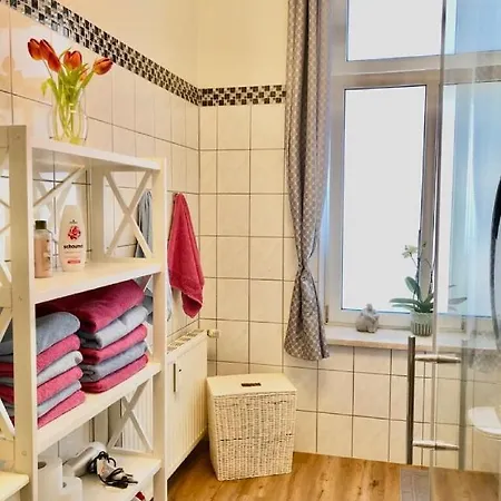 Attraktive Wohnung Mit Balkon Zum Gruenen Hinterhof Schwerin  Zewnętrze zdjęcie