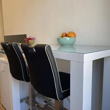 Attraktive Wohnung Mit Balkon Zum Gruenen Hinterhof Schwerin  Zewnętrze zdjęcie