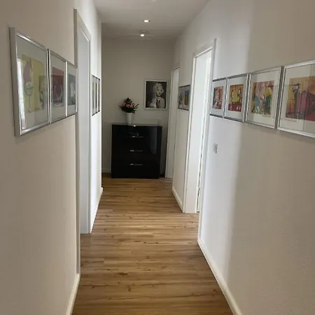 Attraktive Wohnung Mit Balkon Zum Gruenen Hinterhof Schwerin  Zewnętrze zdjęcie