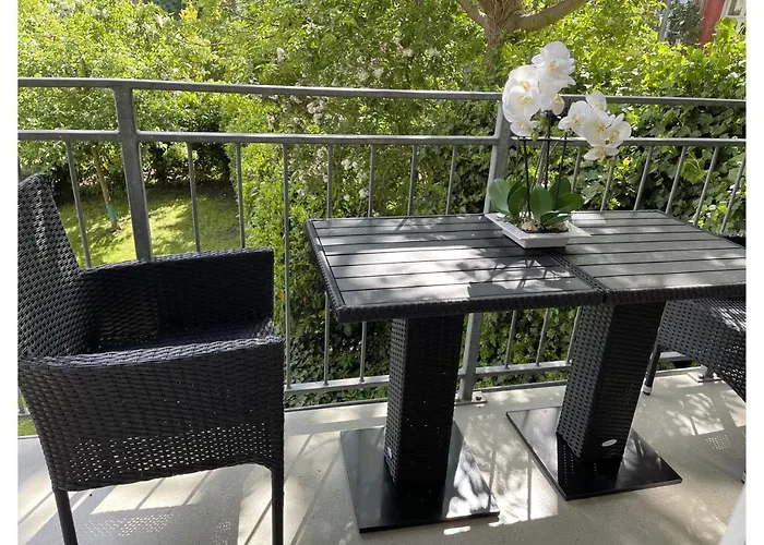 Attraktive Wohnung Mit Balkon Zum Gruenen Hinterhof