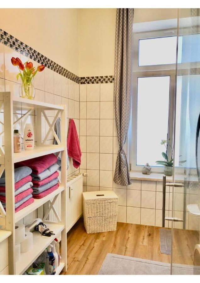 Attraktive Mit Balkon Zum Gruenen Hinterhof Apartment *