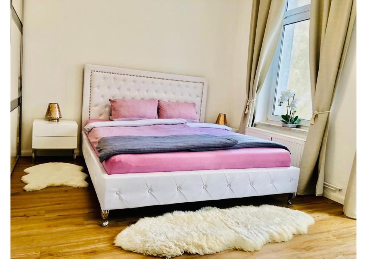 Attraktive Mit Balkon Zum Gruenen Hinterhof Apartment